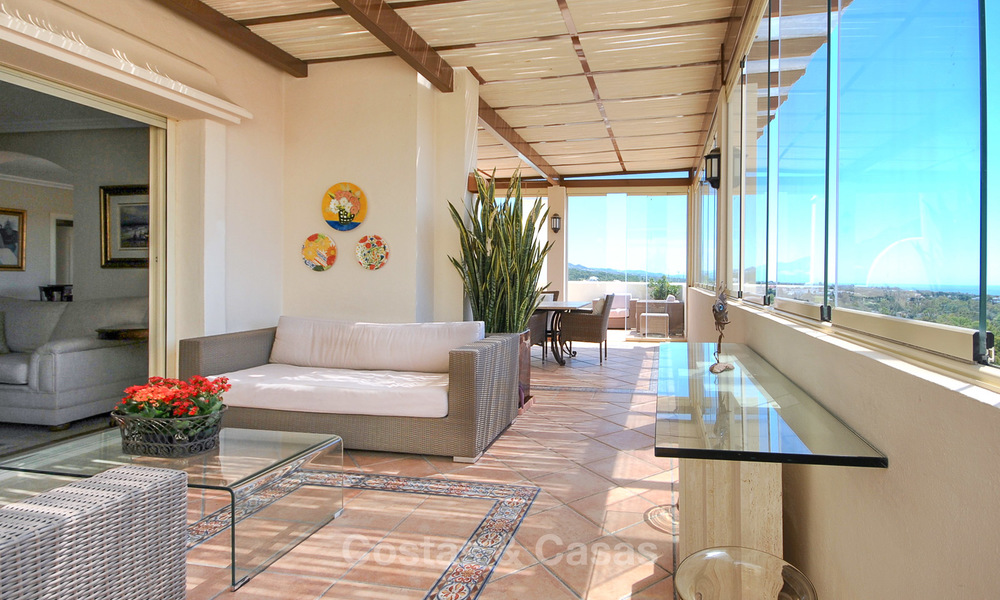 Spectacular penthouse apartment with panoramic sea views for sale, Nueva Andalucía, Marbella 10360