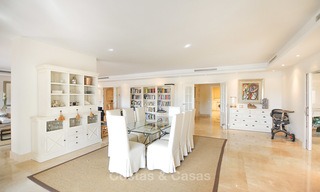 Magnificent luxury 6 - bedroom apartment in an exclusive complex for sale on the prestigious Golden Mile, Marbella 10389 