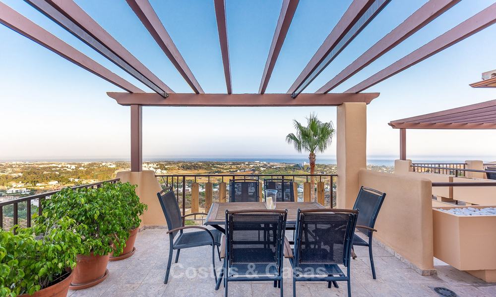 Luxury corner penthouse apartment with stunning panoramic sea, golf and mountain views for sale, Benahavis, Marbella 10565