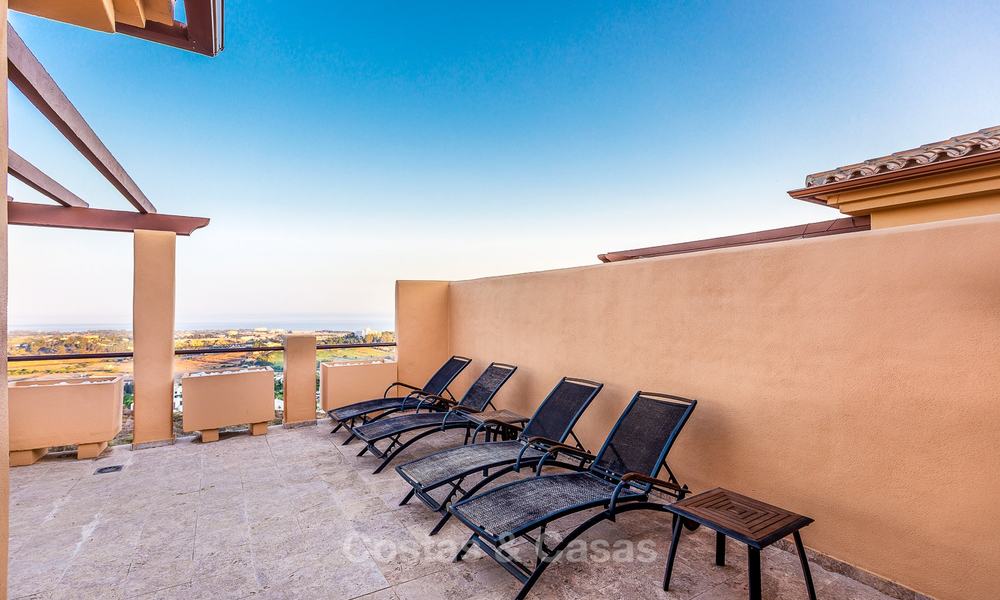 Luxury corner penthouse apartment with stunning panoramic sea, golf and mountain views for sale, Benahavis, Marbella 10573