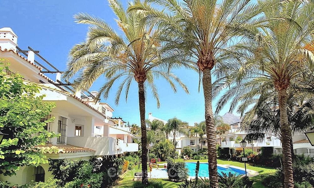 Conveniently located apartment in a popular development for sale, walking distance to Puerto Banus and the beach - Nueva Andalucia, Marbella 10603
