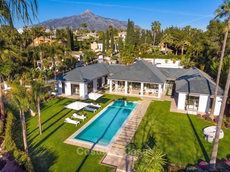 Spectacular, contemporary luxury villa for sale, frontline golf in Las Brisas, Nueva Andalucia, Marbella 10625 