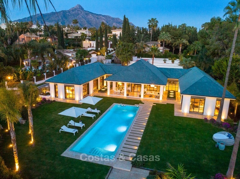 Spectacular, contemporary luxury villa for sale, frontline golf in Las Brisas, Nueva Andalucia, Marbella 10630 