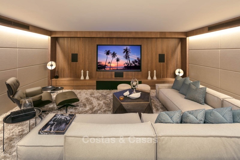 Spectacular, contemporary luxury villa for sale, frontline golf in Las Brisas, Nueva Andalucia, Marbella 10646 