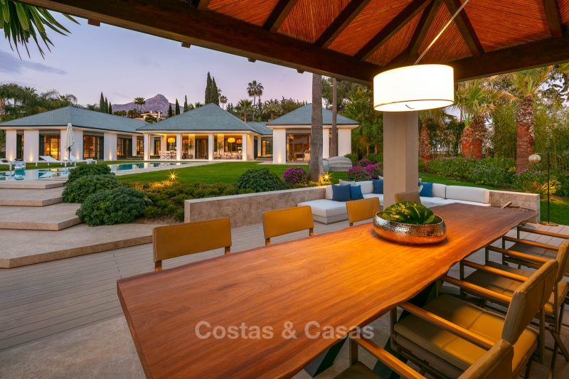 Spectacular, contemporary luxury villa for sale, frontline golf in Las Brisas, Nueva Andalucia, Marbella 10648 