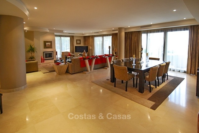Exclusive frontline beach penthouse apartment with sea views for sale - Puerto Banus, Marbella 10678