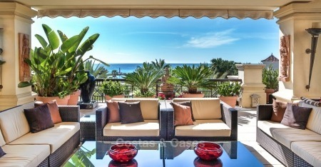 Exclusive frontline beach penthouse apartment with sea views for sale - Puerto Banus, Marbella 10668