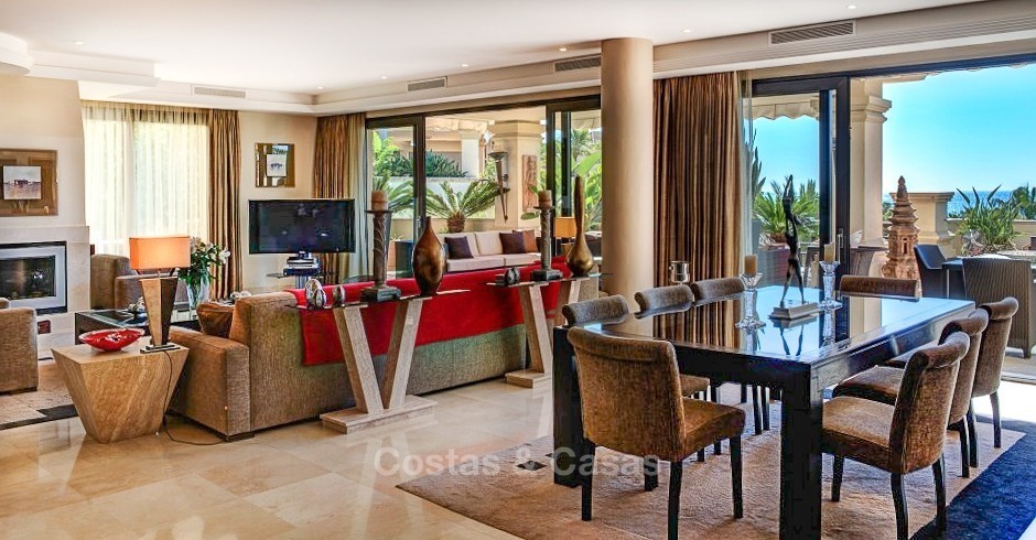 Exclusive frontline beach penthouse apartment with sea views for sale - Puerto Banus, Marbella 10673