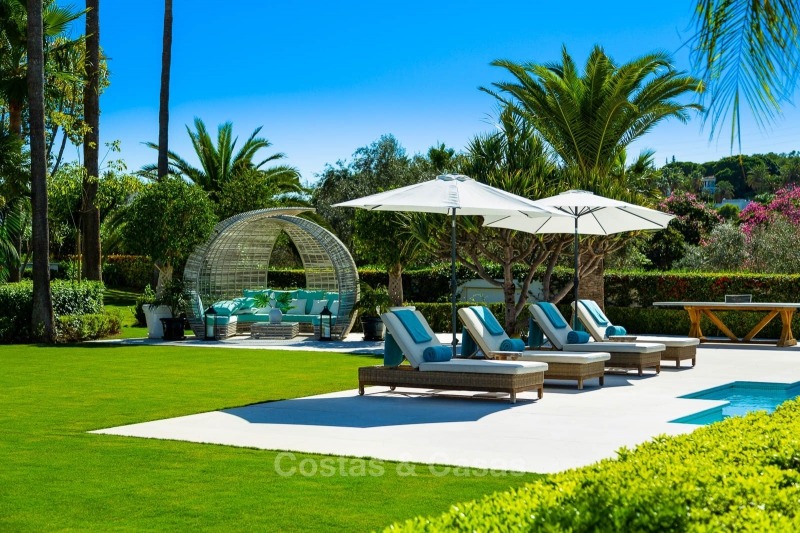 Palatial frontline golf villa for sale in Las Brisas Golf, Nueva Andalucia, Marbella 10870 
