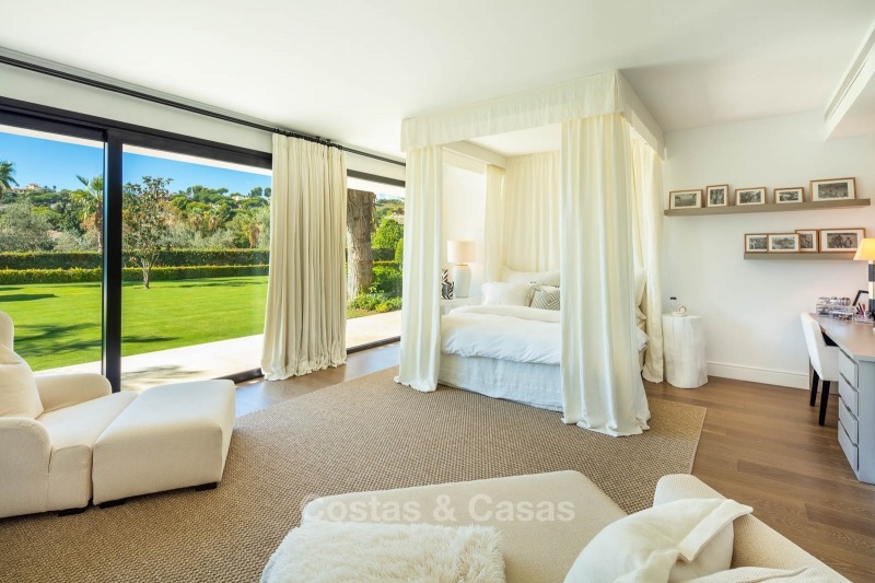 Palatial frontline golf villa for sale in Las Brisas Golf, Nueva Andalucia, Marbella 10881 