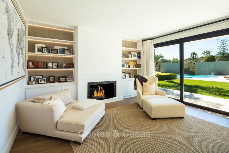 Palatial frontline golf villa for sale in Las Brisas Golf, Nueva Andalucia, Marbella 10882 