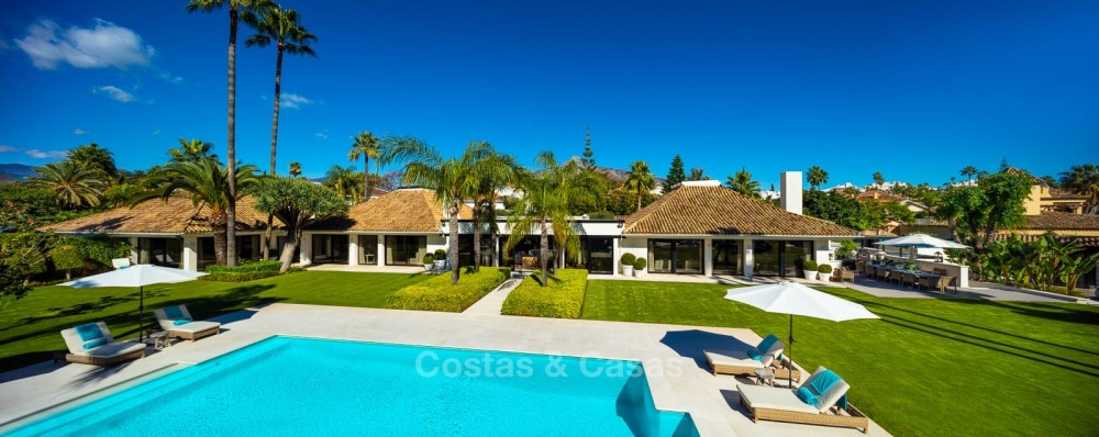 Palatial frontline golf villa for sale in Las Brisas Golf, Nueva Andalucia, Marbella 10884