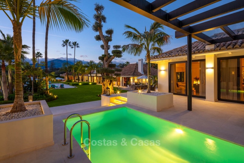 Palatial frontline golf villa for sale in Las Brisas Golf, Nueva Andalucia, Marbella 10892 