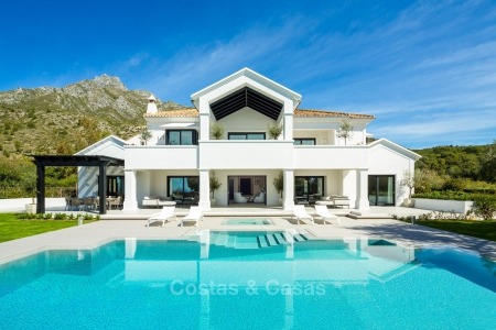 Impressive and very spacious renovated luxury villa for sale on the Golden Mile in Sierra Blanca, Marbella 10911