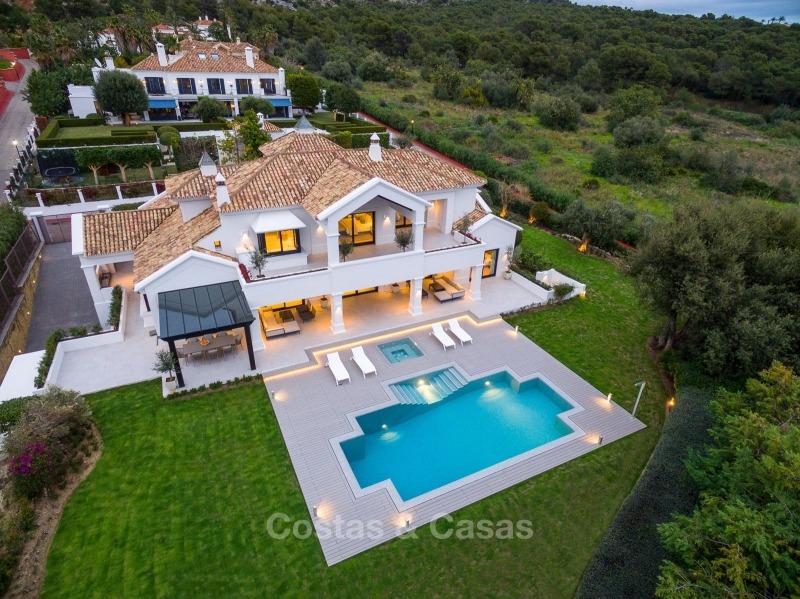 Impressive and very spacious renovated luxury villa for sale on the Golden Mile in Sierra Blanca, Marbella 10922 
