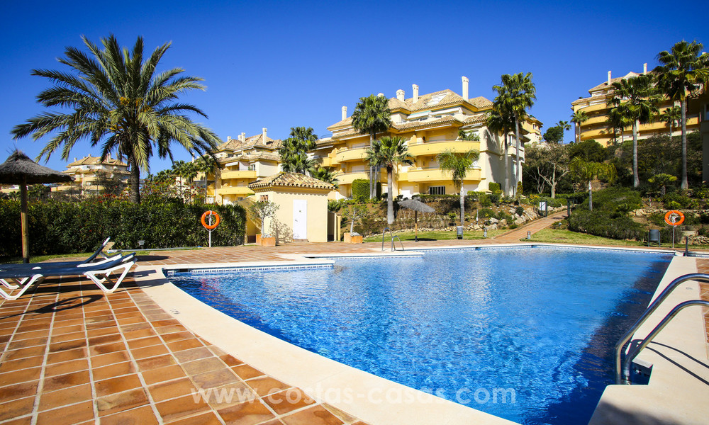 Luxury apartments and penthouses for sale with stunning golf and sea views - Elviria, Marbella 11047