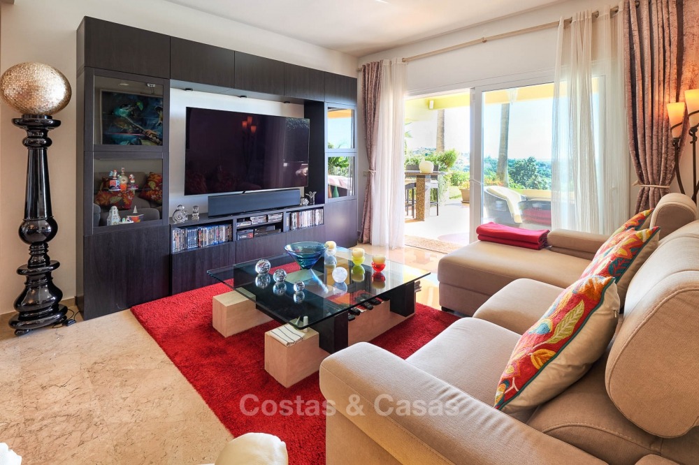 Luxury apartments and penthouses for sale with stunning golf and sea views - Elviria, Marbella 11059