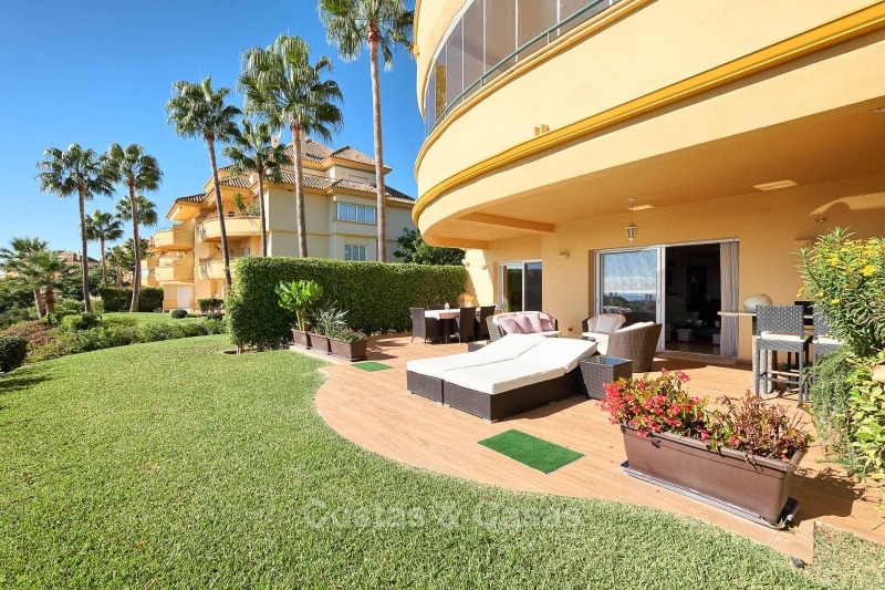 Luxury apartments and penthouses for sale with stunning golf and sea views - Elviria, Marbella 11057 