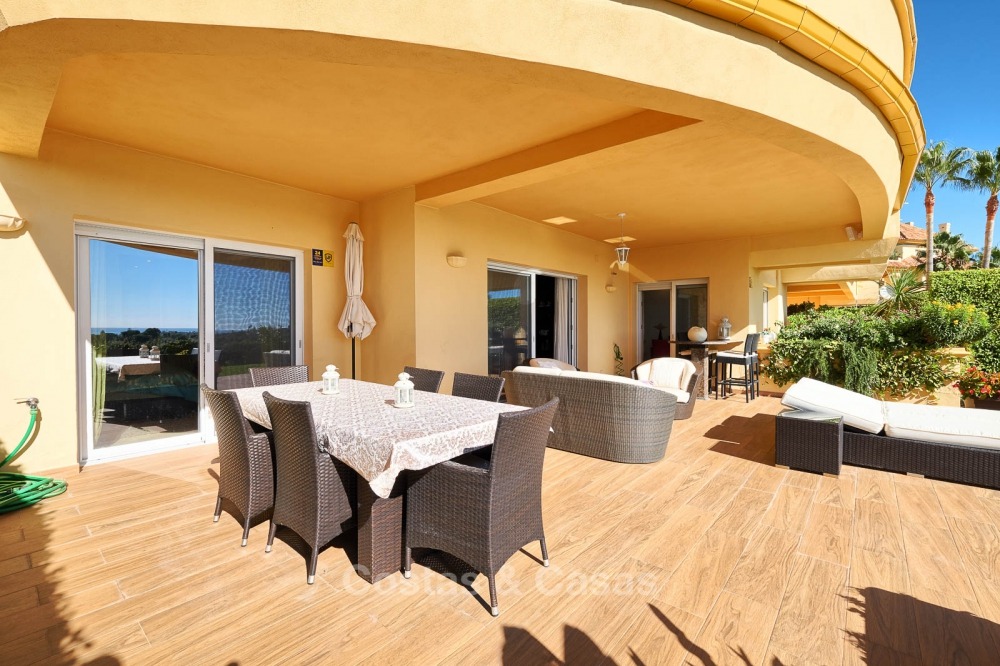 Luxury apartments and penthouses for sale with stunning golf and sea views - Elviria, Marbella 11056