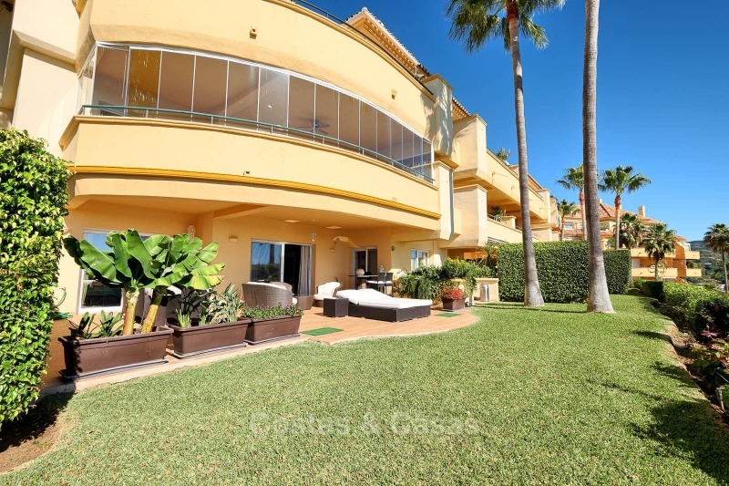 Luxury apartments and penthouses for sale with stunning golf and sea views - Elviria, Marbella 11058 