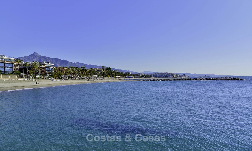 Luxury frontline beach apartment for sale in an exclusive residential complex, Puerto Banus, Marbella 11580