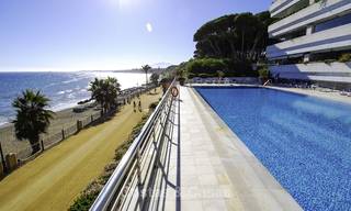 Luxury beachfront apartment with sea views for sale in an exclusive complex on the prestigious Golden Mile, Marbella 11543 
