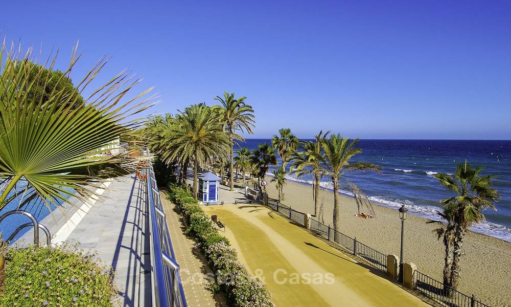 Luxury beachfront apartment with sea views for sale in an exclusive complex on the prestigious Golden Mile, Marbella 11545