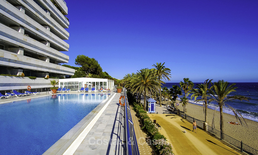 Luxury beachfront apartment with sea views for sale in an exclusive complex on the prestigious Golden Mile, Marbella 11542