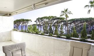 Luxury beachfront apartment with sea views for sale in an exclusive complex on the prestigious Golden Mile, Marbella 11533 