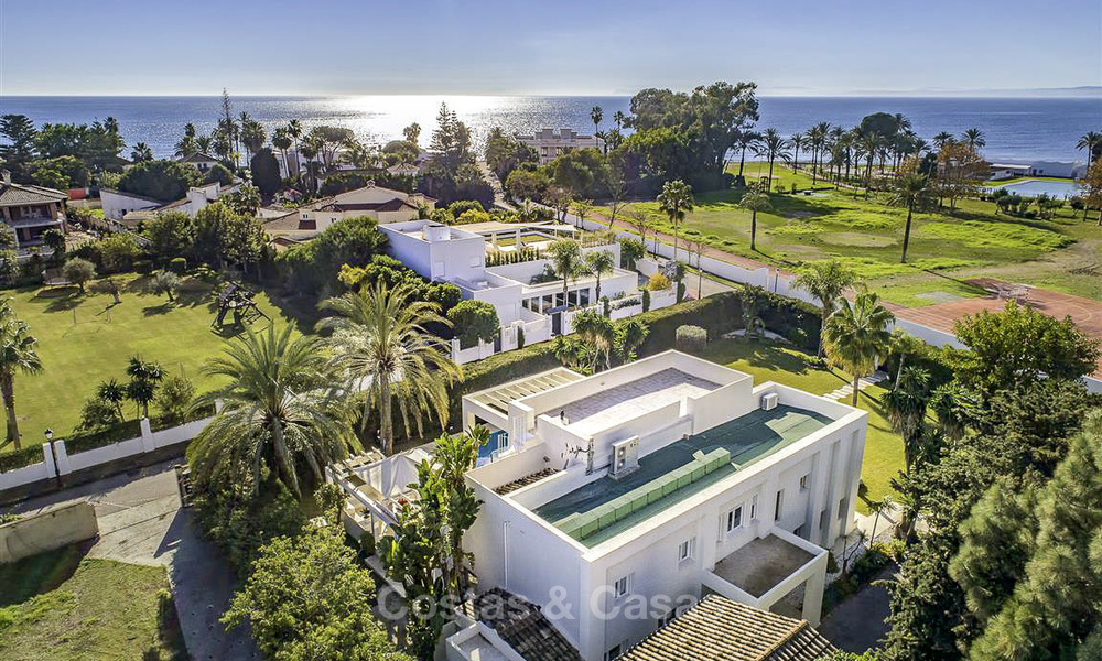 Stylish modern contemporary luxury villa for sale, beachside between Estepona and Marbella 11669