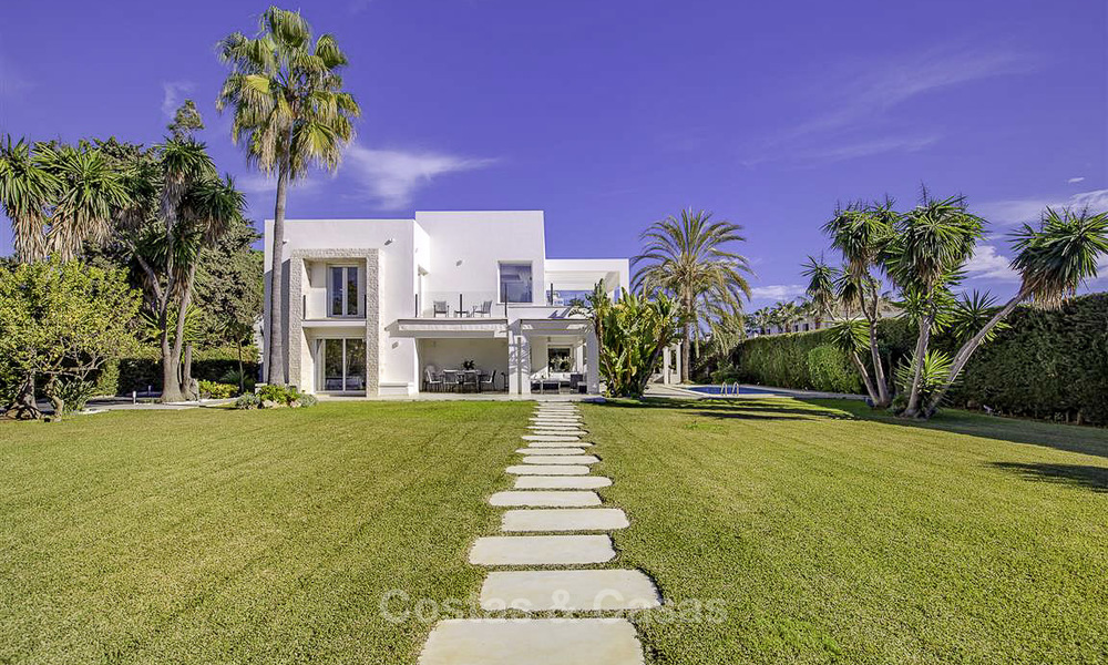 Stylish modern contemporary luxury villa for sale, beachside between Estepona and Marbella 11682