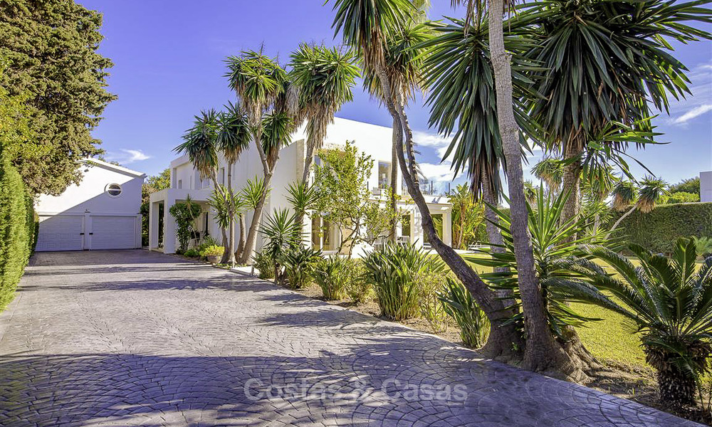 Stylish modern contemporary luxury villa for sale, beachside between Estepona and Marbella 11683