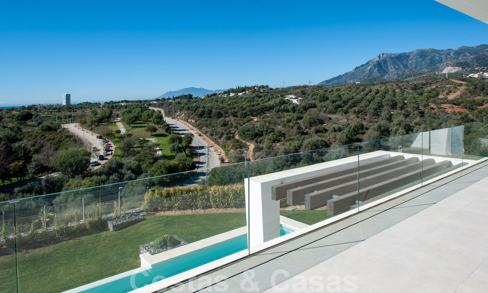 Exclusive contemporary golf villas with stunning golf and sea views for sale - East Marbella. Ready to move in. 39138