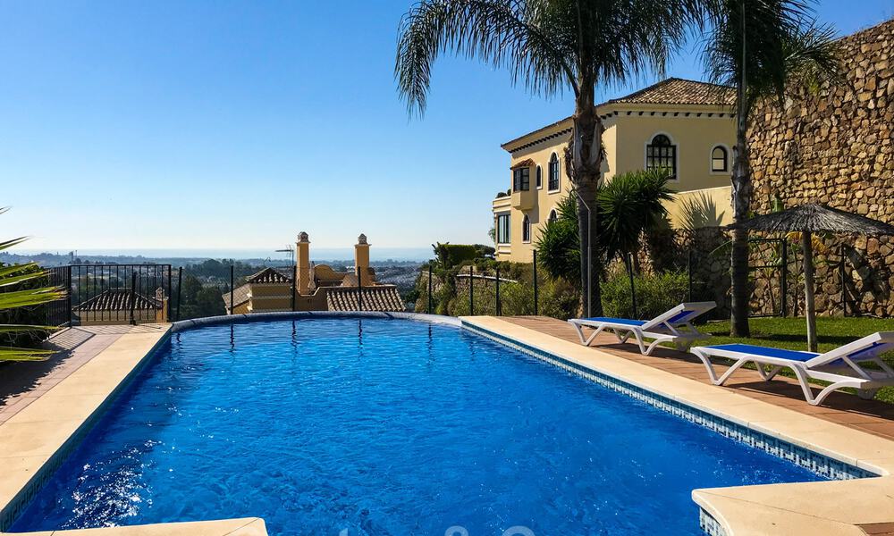 Semi-detached house and a penthouse for sale with sea view in Marbella - Benahavis 29304