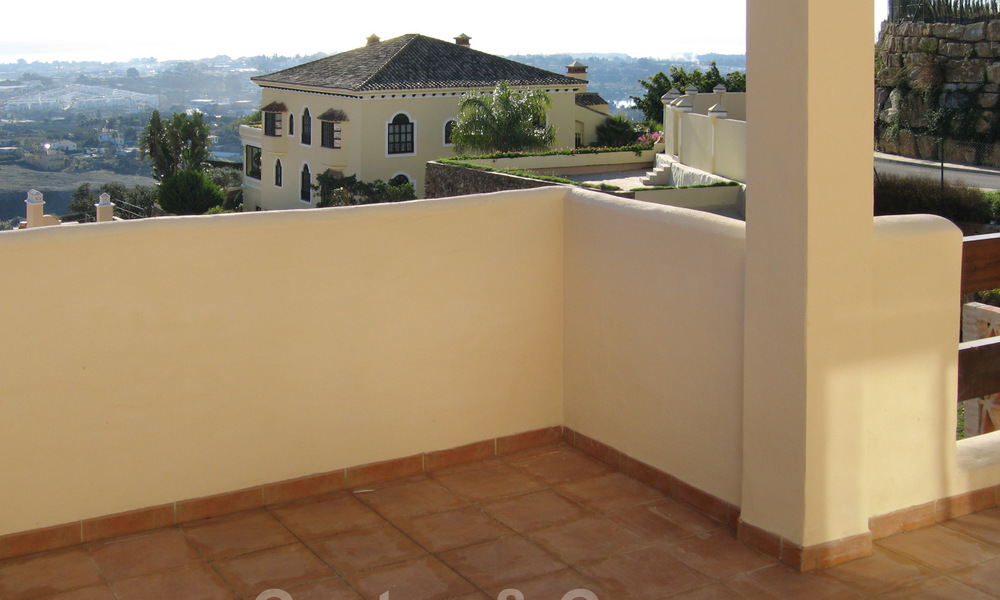 Semi-detached house and a penthouse for sale with sea view in Marbella - Benahavis 29435