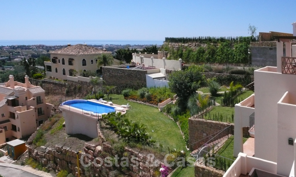 Semi-detached house and a penthouse for sale with sea view in Marbella - Benahavis 29453