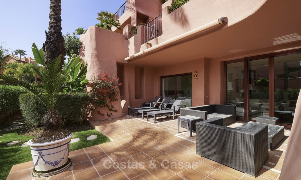 Attractive, spacious apartment in an exclusive beachfront complex for sale, between Marbella and Estepona 11774