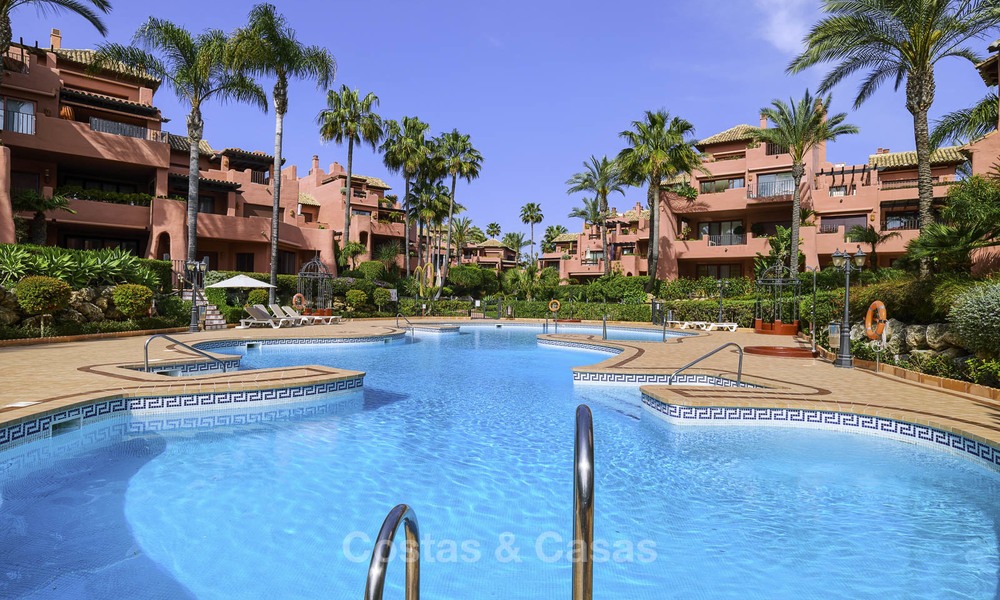 Attractive, spacious apartment in an exclusive beachfront complex for sale, between Marbella and Estepona 11785