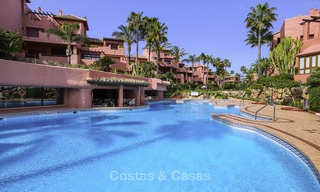 Attractive, spacious apartment in an exclusive beachfront complex for sale, between Marbella and Estepona 11787 