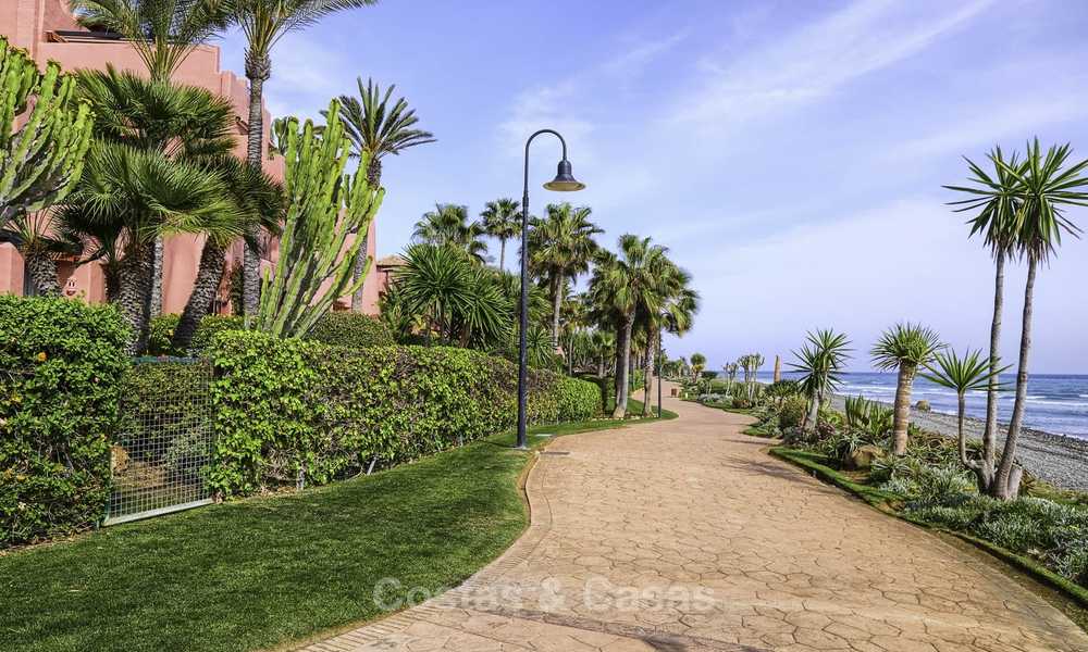Attractive, spacious apartment in an exclusive beachfront complex for sale, between Marbella and Estepona 11788