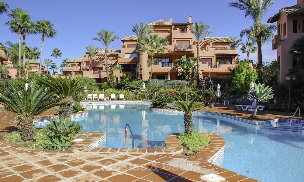 Attractive, spacious apartment in an exclusive beachfront complex for sale, between Marbella and Estepona 12322