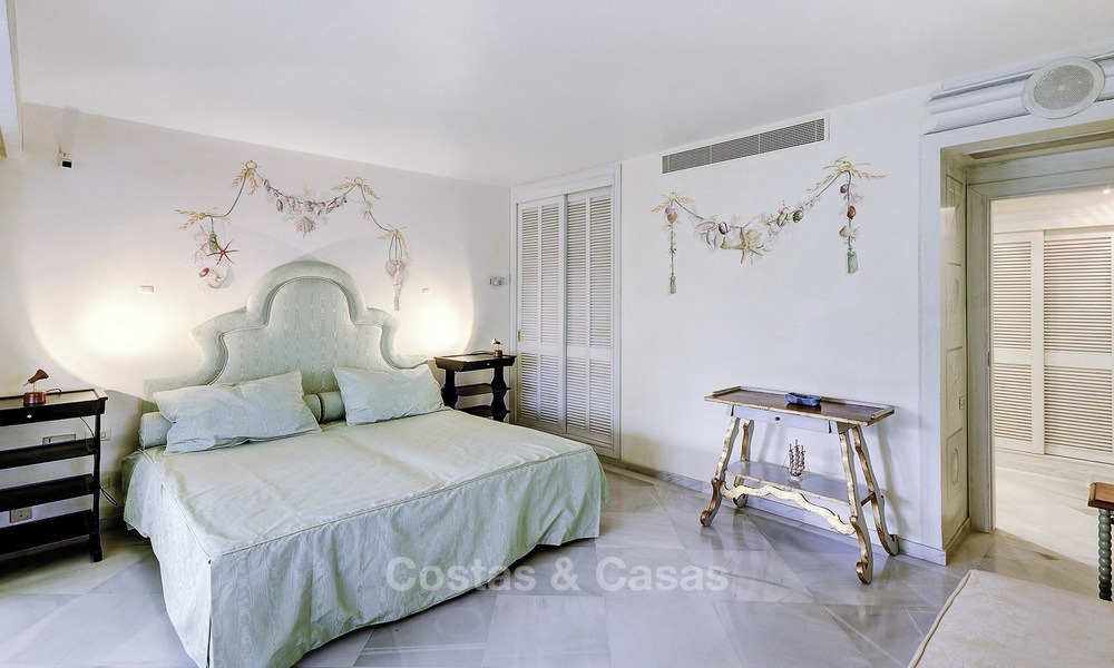 Luxury second line beach apartment in an exclusive complex for sale, centre of Marbella 11862