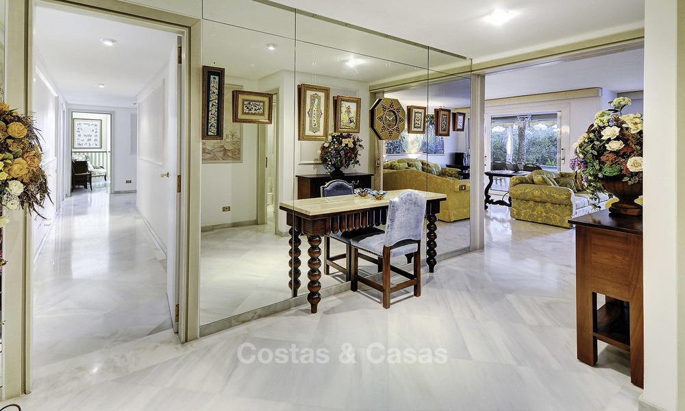 Luxury second line beach apartment in an exclusive complex for sale, centre of Marbella 11868