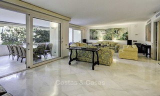 Luxury second line beach apartment in an exclusive complex for sale, centre of Marbella 11870 