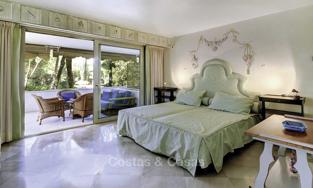 Luxury second line beach apartment in an exclusive complex for sale, centre of Marbella 11875