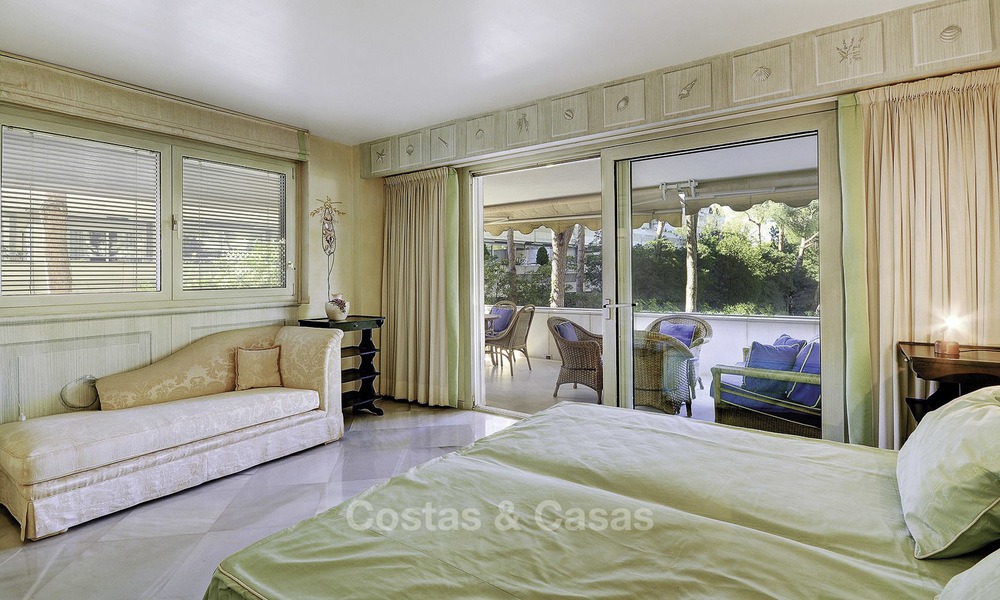 Luxury second line beach apartment in an exclusive complex for sale, centre of Marbella 11876