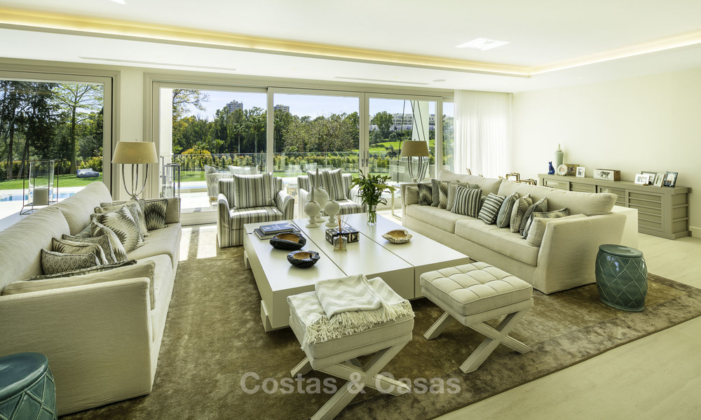 Prestigious luxury villa on an exceptional location for sale, frontline golf, sea views and ready to move in - Nueva Andalucia, Marbella 17125