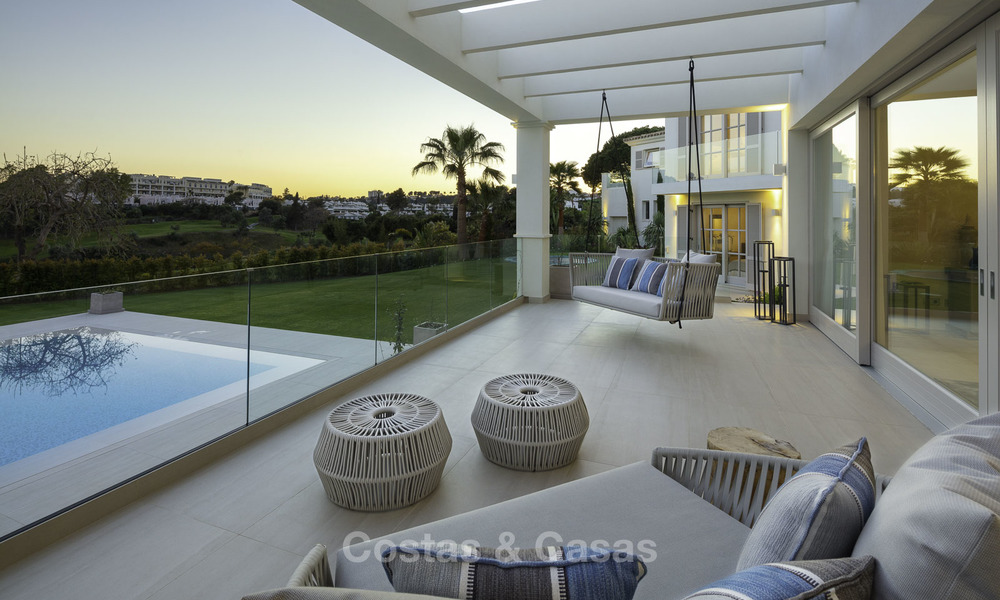 Prestigious luxury villa on an exceptional location for sale, frontline golf, sea views and ready to move in - Nueva Andalucia, Marbella 17139