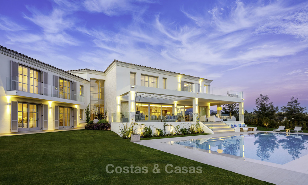 Prestigious luxury villa on an exceptional location for sale, frontline golf, sea views and ready to move in - Nueva Andalucia, Marbella 17140