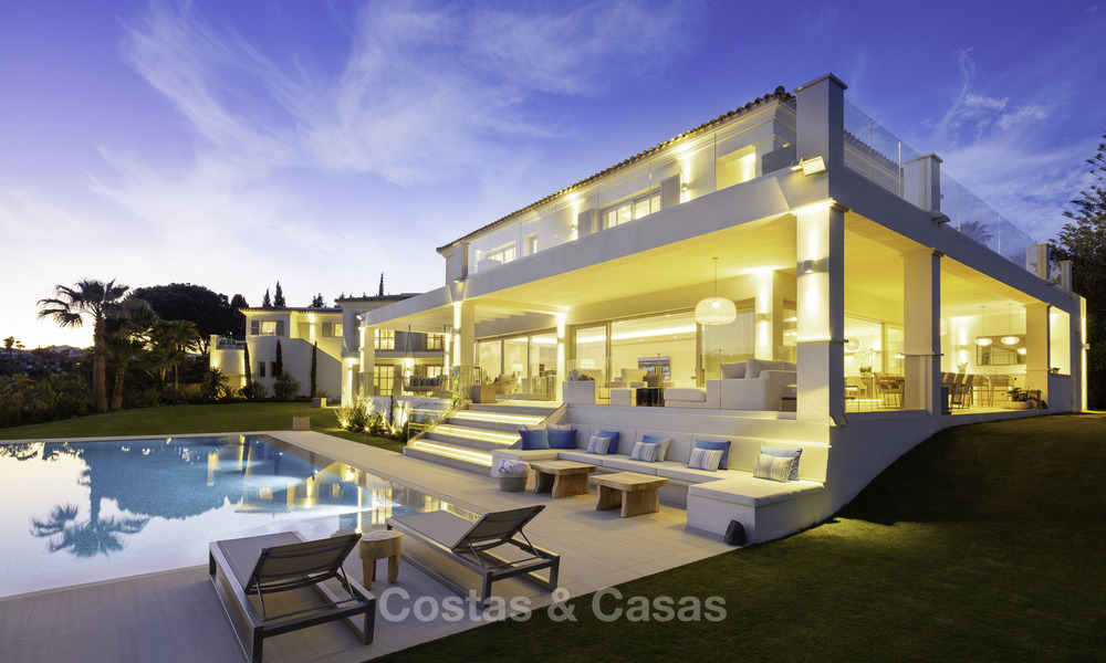 Prestigious luxury villa on an exceptional location for sale, frontline golf, sea views and ready to move in - Nueva Andalucia, Marbella 17143